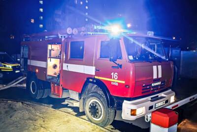 Автомобили загорелись в центре Киева: кадры с места ЧП