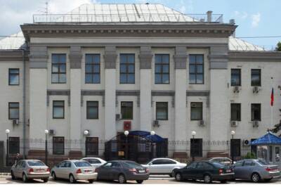 Посольство России в Киеве продолжает работу в штатном режиме