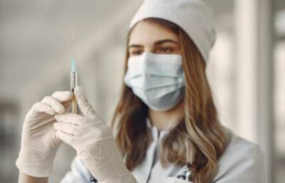 Вакцину «ЭпиВакКорона-Н» будут тестировать на пожилых добровольцах