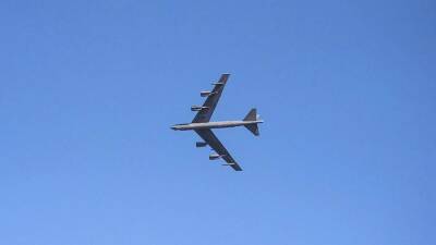 США перебросили способные нести ядерное оружие бомбардировщики B-52H в Британию