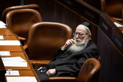 Экс-министр Яаков Лицман хранит свои тайны и бегает от исполнения судебного решения