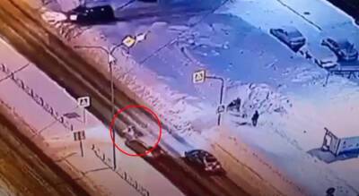 Появилось видео наезда на двух девочек в Чебоксарах с другой стороны