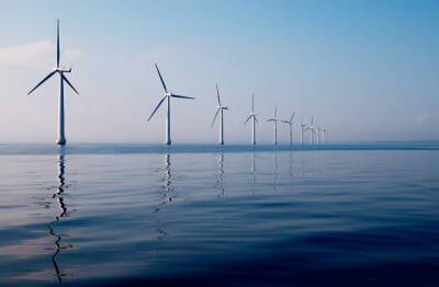 Франция создаст 50 новых парков ветряных электростанций в море