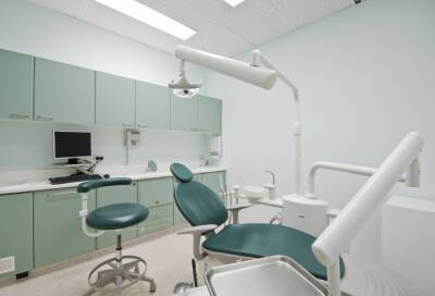 В петербургской клинике стоматолог случайно уколол пятилетнюю девочку шприцем в глаз