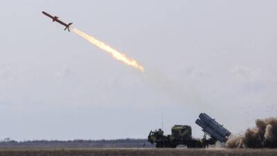 Киевский военный эксперт Бадрак предложил атаковать ракетами российские заводы