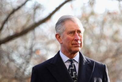 Заразившийся COVID-19 принц Чарльз недавно виделся с королевой Елизаветой II