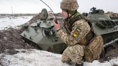 Россия и Украина проводят военные учения у границы