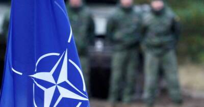 Разместившая в Черном море войска НАТО просит снизить напряженность