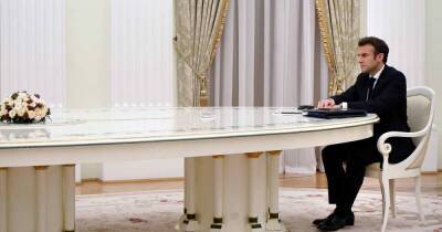 СМИ: Макрон отказался сдавать ПЦР перед встречей с Путиным