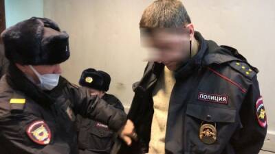 В Екатеринбурге возбудили дело на "закладчика" в полицейской форме