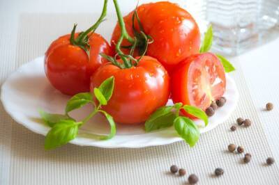 Диетолог Гинзбург заявил о пользе томатов для здоровья легких в пандемию