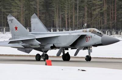 Military Watch: МиГ-31К с "Кинжалами" на борту позволит России "парализовать самое сердце Европы"
