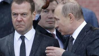 Владимир Путин поставил у руля нового ведомства Дмитрия Медведева