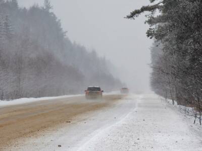 Южноуральских автомобилистов предупредили об опасности поездок из-за снегопада
