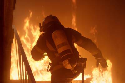 Более 30 пожарных боролись с огнем на Полюстровском проспекте утром 11 февраля