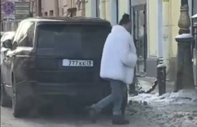 Воронежцев, закрывающих номера на полатных парковках, выведут «на чистую воду» 60 камер