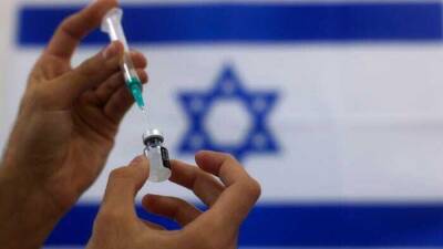 Pfizer испытает вакцину от "Омикрона" на израильтянах