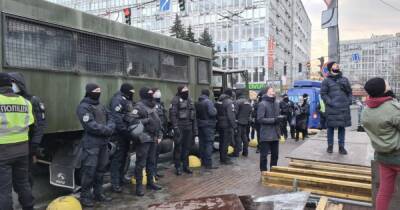 Силовики возле Апелляционного суда блокируют площадь и препятствуют народным депутатам – Геращенко