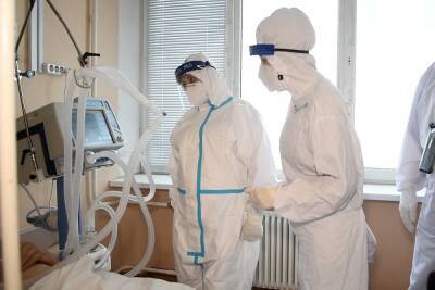 За сутки в Астраханской области коронавирусом заразились 890 человек
