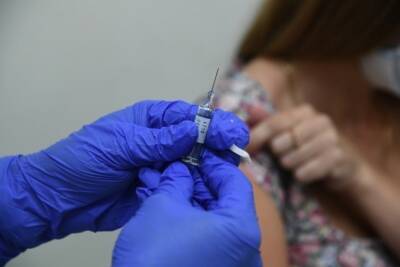 1262 волгоградских подростка сделали прививку от COVID-19