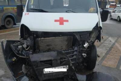 В массовом ДТП с машиной скорой помощи в Рязани пострадал 22-летний водитель ВАЗа