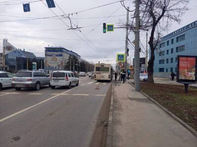В Ростове на мужчину наехал маршрутный автобус