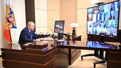 Путин поручил проработать вопрос о Десятилетии науки и технологий в РФ