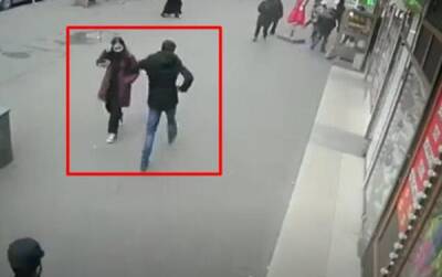 В Баку задержан неадекватный мужчина, «терроризировавший» женщин — видео