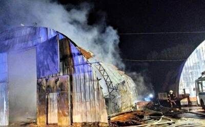 Масштабный пожар разгорелся на предприятии под Киевом: кадры с места событий