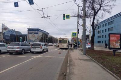 В Ростове 45-летний мужчина попал под колеса автобуса