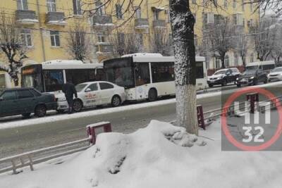 На улице Ленина в Брянске случилось тройное ДТП