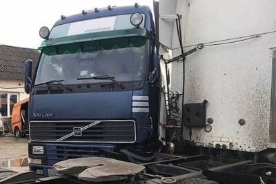 В Белореченском районе водитель грузовика умер за рулём и протаранил фуру