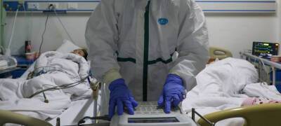 Впервые с начала пандемии в России за сутки заразились более 200 тысяч человек