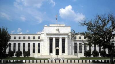 Инвестбанки ожидают, что ФРС повысит ставку семь раз в 2022 году