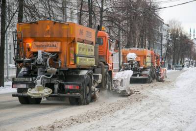 В Казани на уборку улиц вышли 400 единиц спецтехники и более 500 рабочих