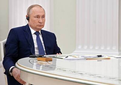 Песков объяснил необходимость длинного стола на встрече Путина с Макроном
