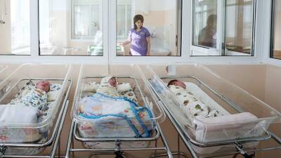 В МИЦ «Известия» обсуждают возможный запрет суррогатного материнства в России