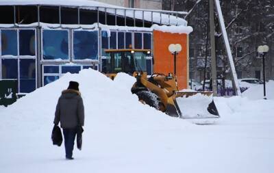В Ханты-Мансийске из-за сильных осадков у подрядчика закончился контракт на вывоз снега