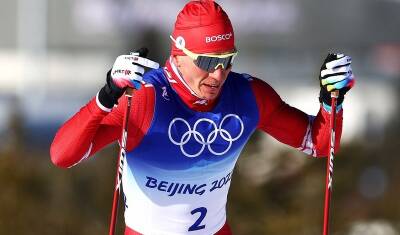 Александр Большунов выиграл золото на Олимпиаде в Пекине