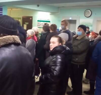 Пациенты Выксунской ЦРБ жалуются на огромные очереди в поликлинике