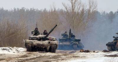 Отбивали нападение врага: в Харьковской области впервые прошли учения с танками Т-64БМ2 (фото)