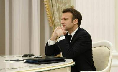 Песков подтвердил отказ Макрона проходить тест-ПЦР перед встречей с Путиным