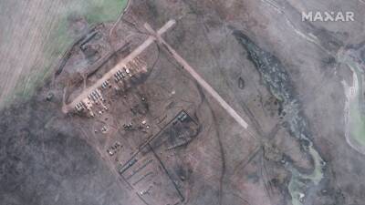 Спутниковые снимки показали новые развертывания российских войск в Крыму и вблизи Украины
