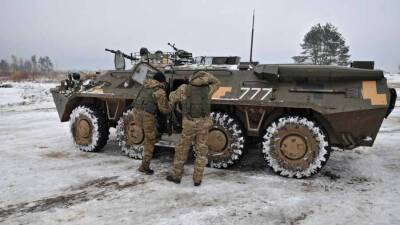 Киевская армия стягивает бронетехнику к линии разграничения в ЛНР