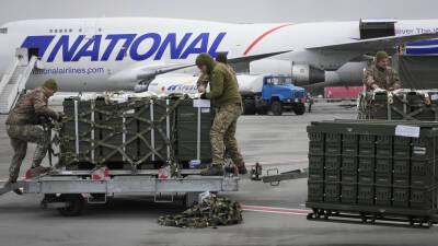 На Украину прибыл очередной самолёт с военной помощью от США