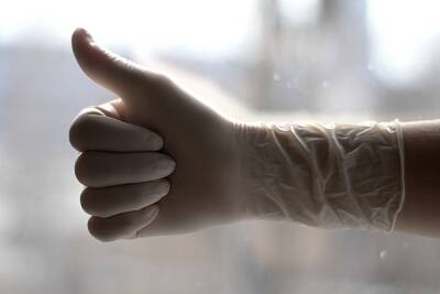 Перчатки больше не помогают бороться с коронавирусом в Карелии