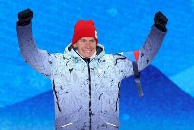 Александр Большунов завоевал вторую медаль на Олимпиаде в Пекине