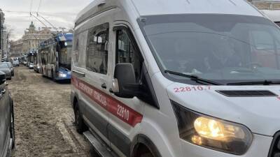 Врачи скорой помощи попали в «снежный плен» в Василеостровском районе
