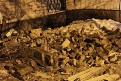В администрации прокомментировали обрушение фасада дома в Ржеве