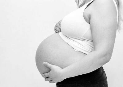 Роспотребнадзор сообщил о задержке развития у детей болевших COVID-19 матерей